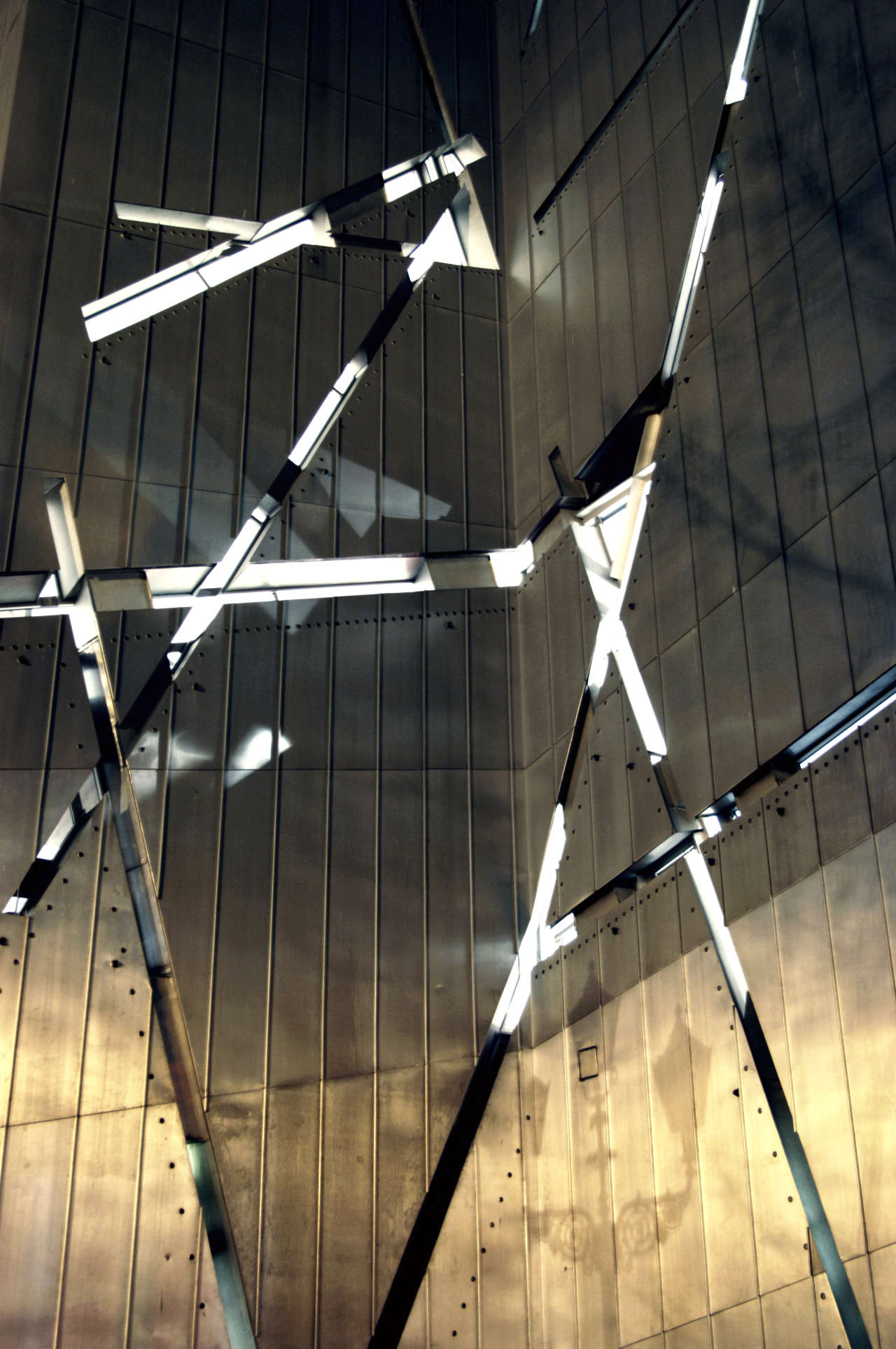 Transformation of the Star of David in the elevation of Libeskind’s Jewish Museum